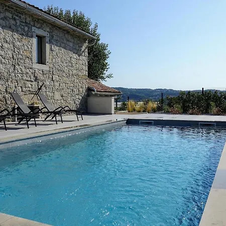 Lovely In Istria With Outdoor Swimming Pool