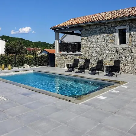 Holiday home Lovely In Istria With Outdoor Swimming Pool Zarecje