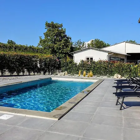 Holiday home Lovely In Istria With Outdoor Swimming Pool