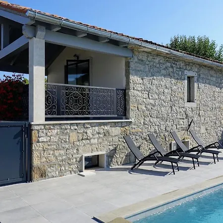 Lovely In Istria With Outdoor Swimming Pool Zarecje