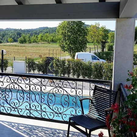 Lovely In Istria With Outdoor Swimming Pool *
